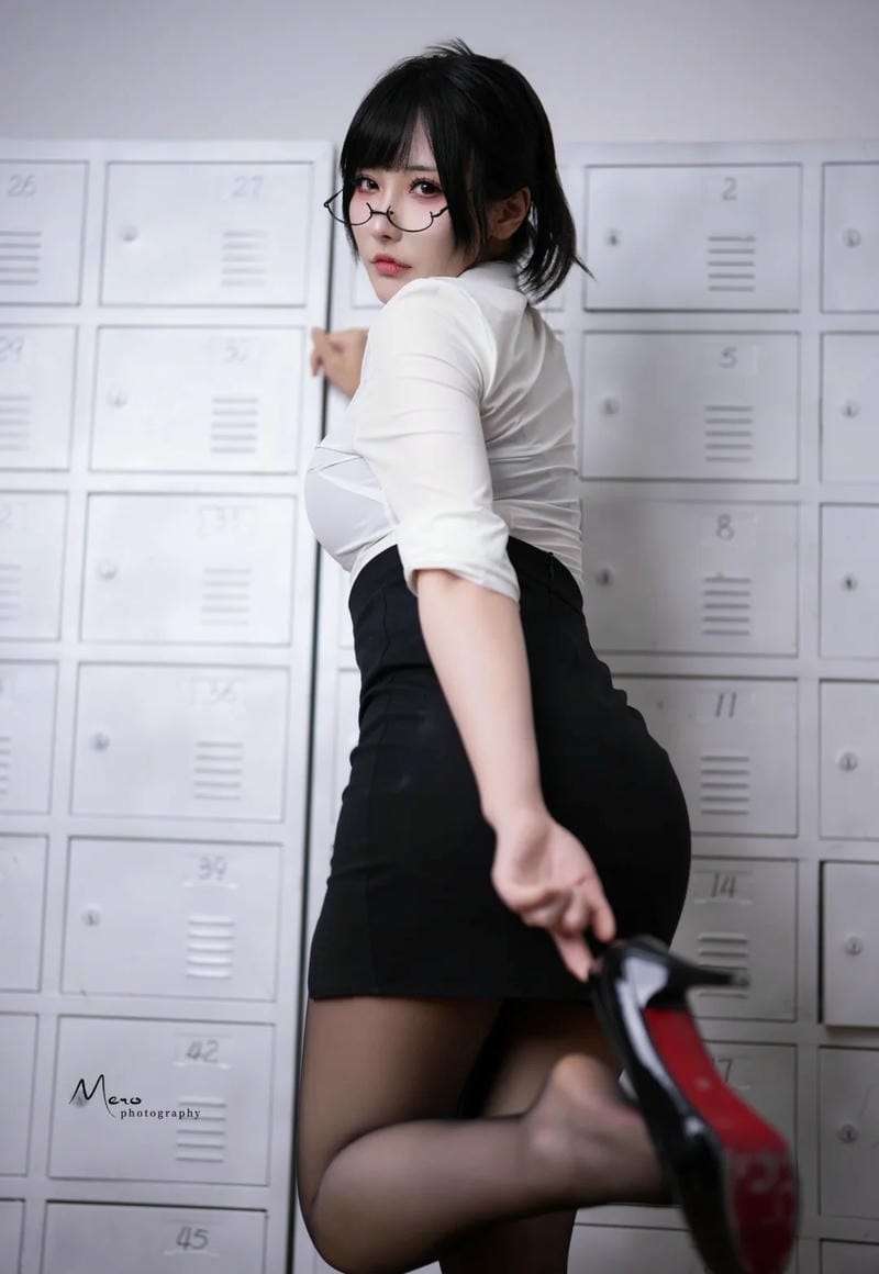 anh-co-giao-cosplay (29)