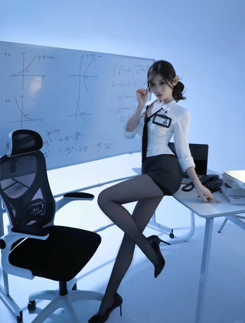 anh-co-giao-cosplay (3)