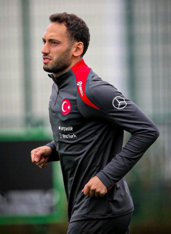 anh-hakan-calhanoglu (6)